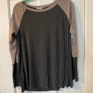 Luna size med long sleeve tee